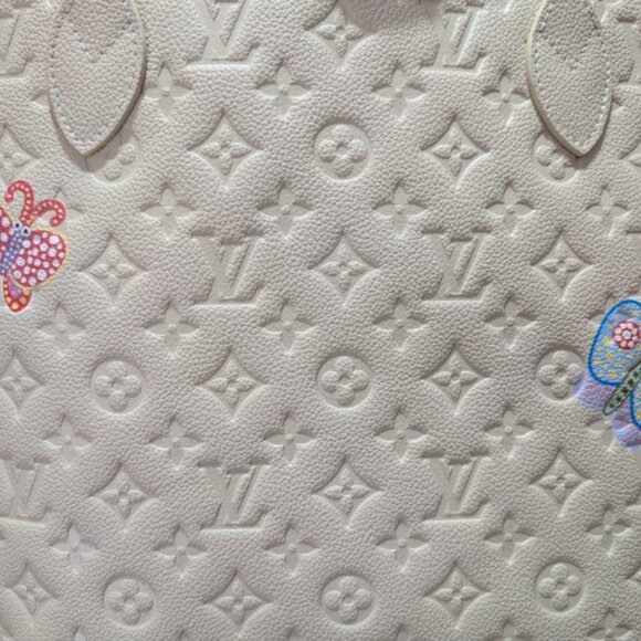 XL FASHION Tote in a Gorgeous and Stunning Cream Genuine Leather with POUCH! - Picture 2 of 14